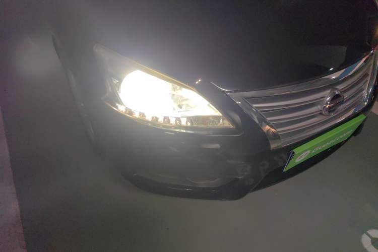 Used Nissan Sylphy 2012 1.8XL CVT Luxury Edition Right Front Headlight