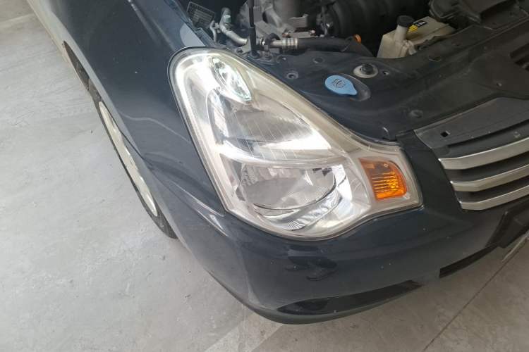 Used Nissan Sylphy 2012 Classic 1.6XE Manual Comfort Edition Right Front Headlight