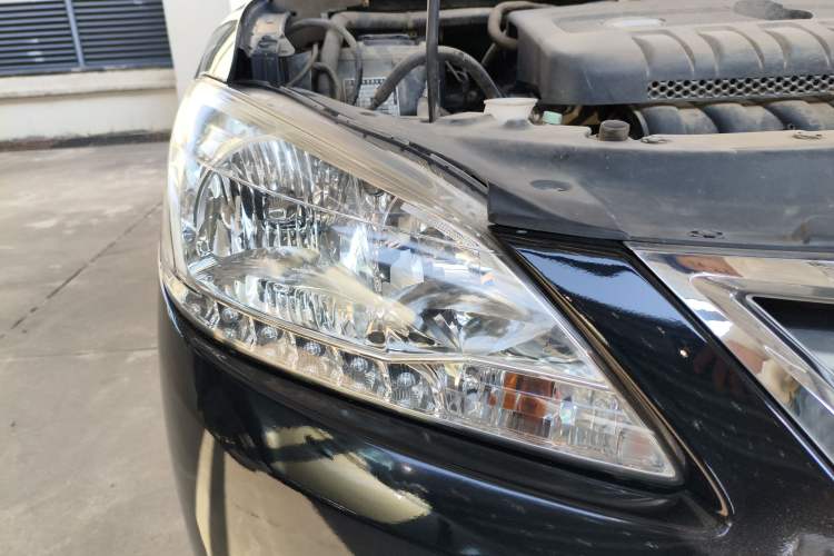 Used Nissan Sylphy 2012 1.6 XL Manual Luxury Edition Right Front Headlight