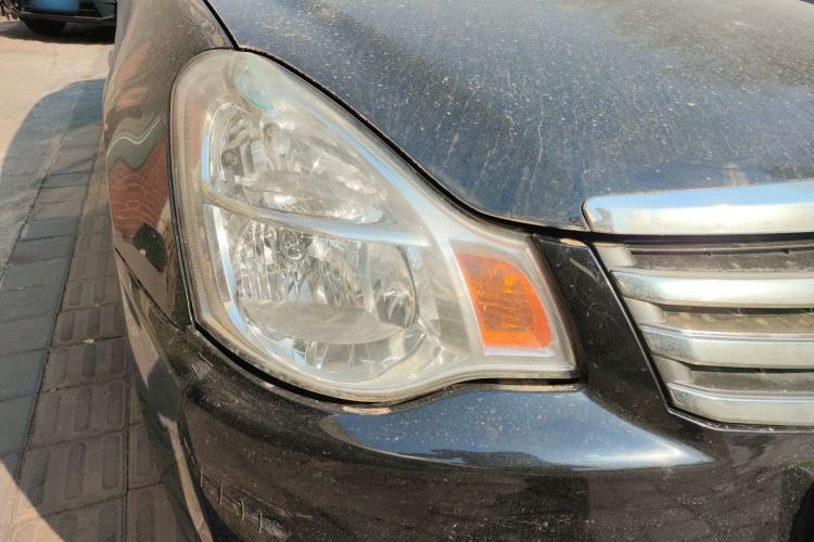 Used Nissan Sylphy 2012 Classic 1.6XE Manual Comfort Edition Right Front Headlight