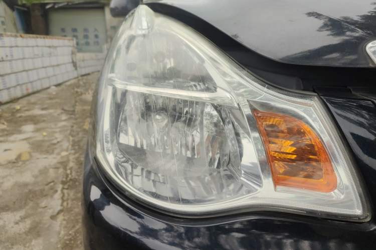 Used Nissan Sylphy 2012 Classic 1.6XE Manual Comfort Edition Right Front Headlight