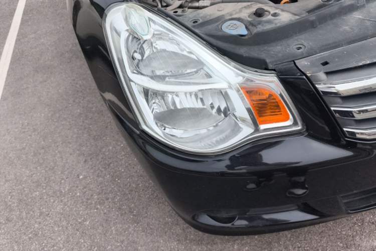 Used Nissan Sylphy 2012 Classic 1.6XE Manual Comfort Edition Right Front Headlight