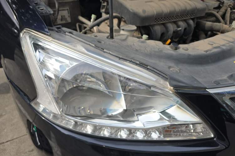Used Nissan Sylphy 2012 1.6XE CVT Comfort Edition Right Front Headlight