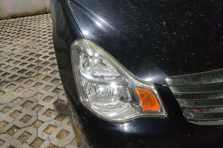 Used Nissan Sylphy 2012 Classic 1.6XE Manual Comfort Edition Right Front Headlight