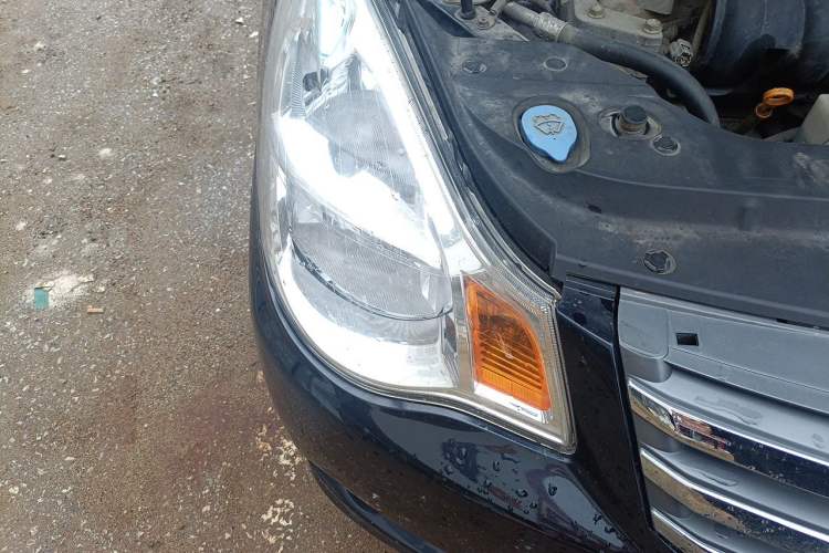 Used Nissan Sylphy 2012 Classic 1.6XE Manual Comfort Edition Right Front Headlight