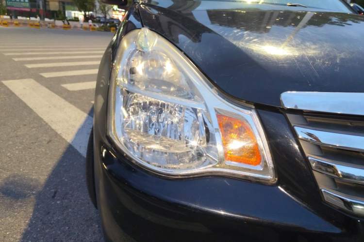 Used Nissan Sylphy 2012 Classic 1.6XE Manual Comfort Edition Right Front Headlight