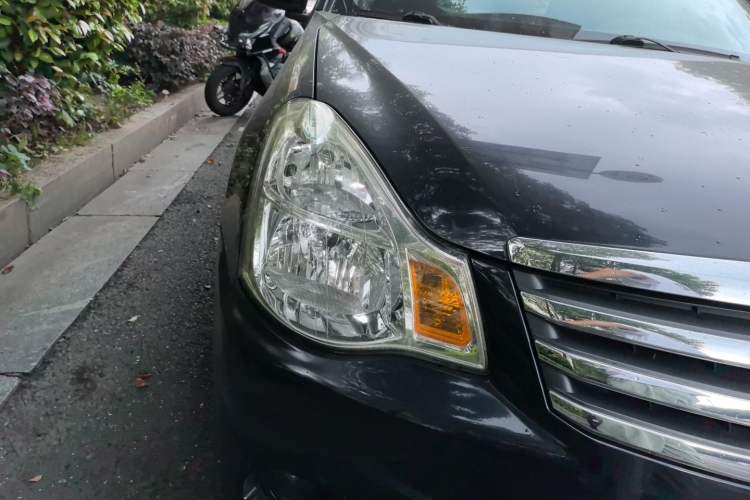 Used Nissan Sylphy 2012 Classic 1.6XE Manual Comfort Edition Right Front Headlight