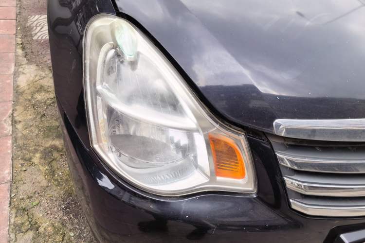 Used Nissan Sylphy 2012 Classic 1.6XE Manual Comfort Edition Right Front Headlight