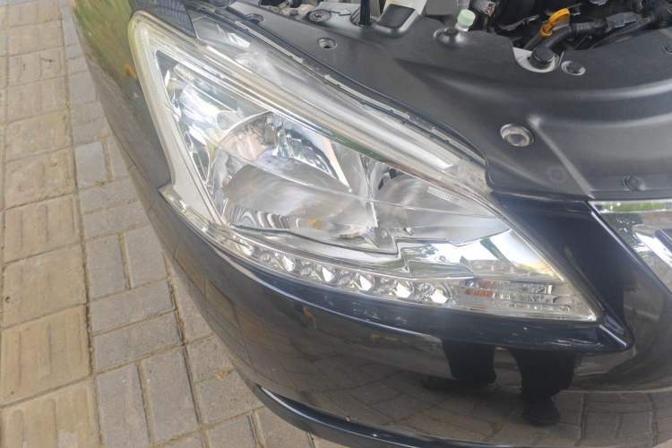 Used Nissan Sylphy 2012 1.6 XL Manual Luxury Edition Right Front Headlight