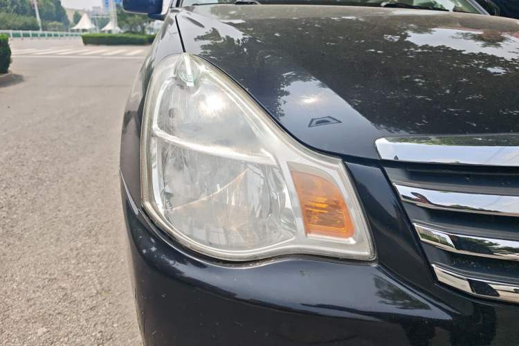 Used Nissan Sylphy 2012 Classic 1.6XE Manual Comfort Edition Right Front Headlight