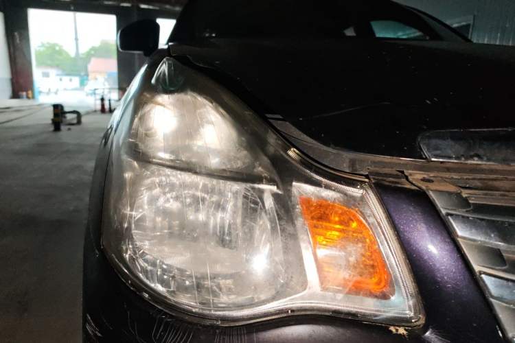 Used Nissan Sylphy 2012 Classic 1.6XE Manual Comfort Edition Right Front Headlight