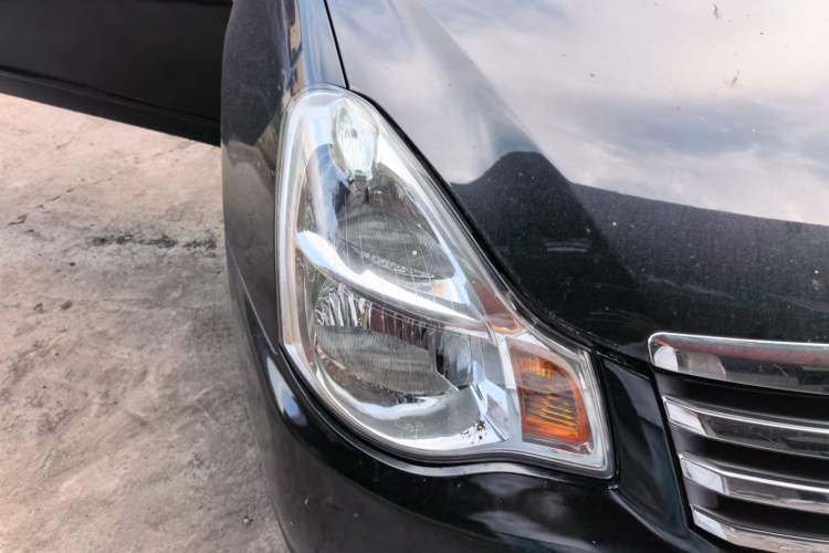 Used Nissan Sylphy 2012 Classic 1.6XE Manual Comfort Edition Right Front Headlight