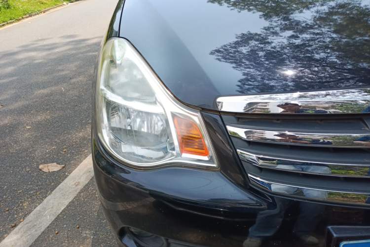 Used Nissan Sylphy 2012 Classic 1.6XE Manual Comfort Edition Right Front Headlight