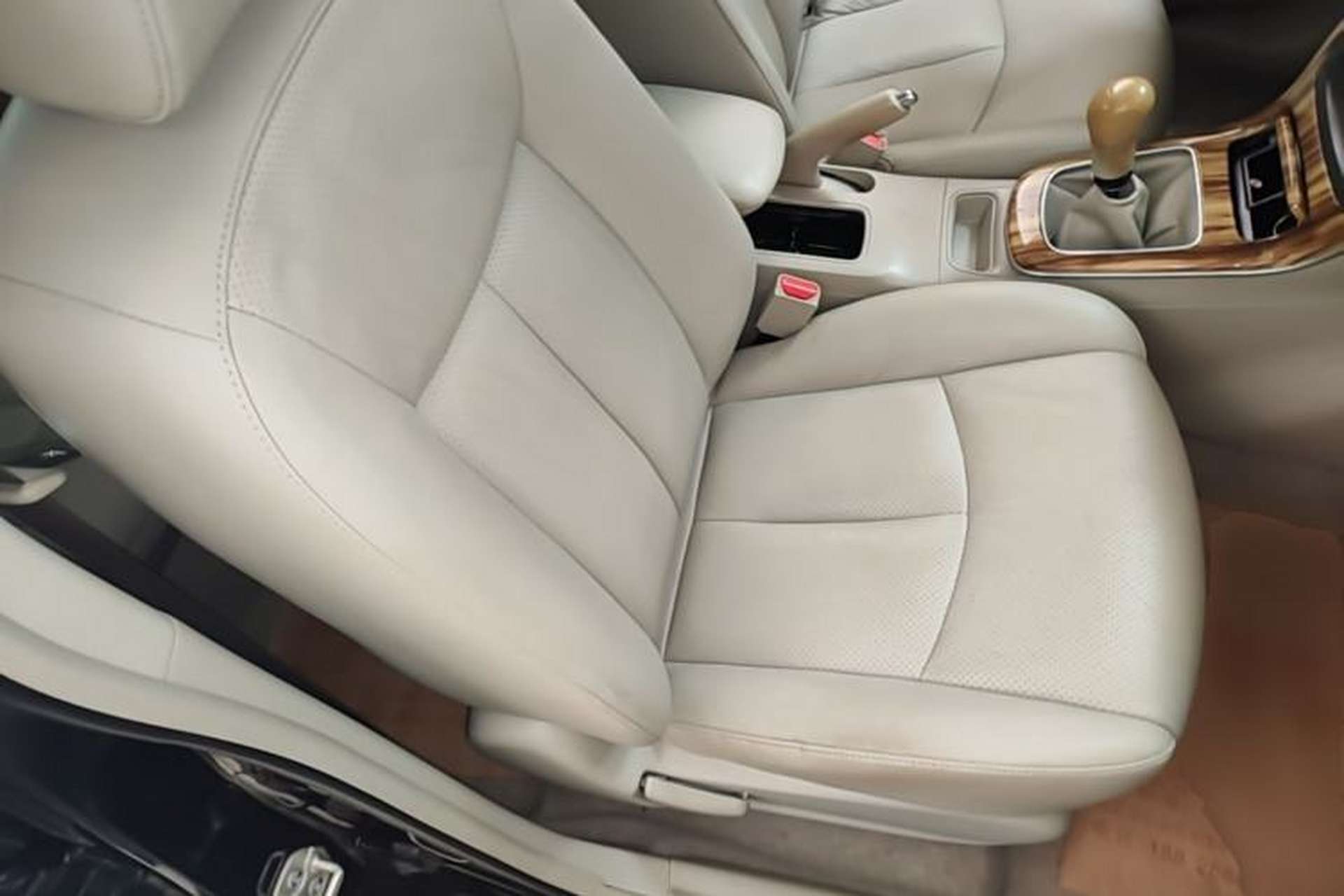 Used Nissan Sylphy 2012 1.6 XL Manual Luxury Edition Right Front Seat