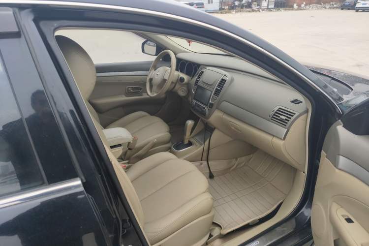 Used Nissan Sylphy 2012 Classic 1.6 XL Automatic Luxury Edition Right Front Seat