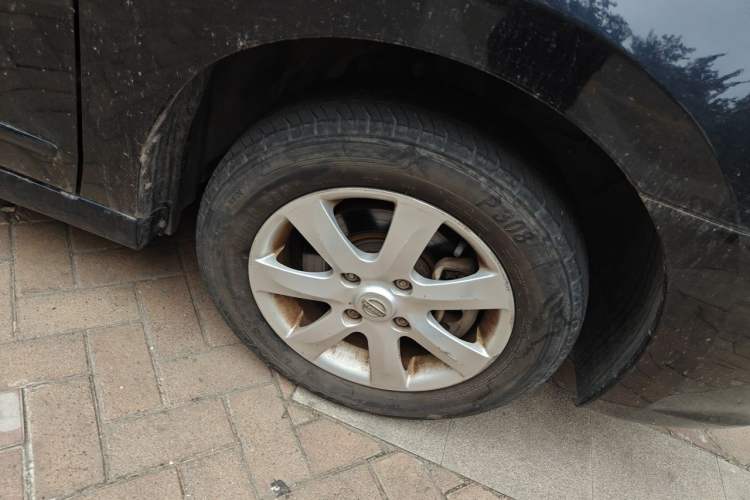 Used Nissan Sylphy 2012 Classic 1.6XE Manual Comfort Edition Right Front Wheel Hub