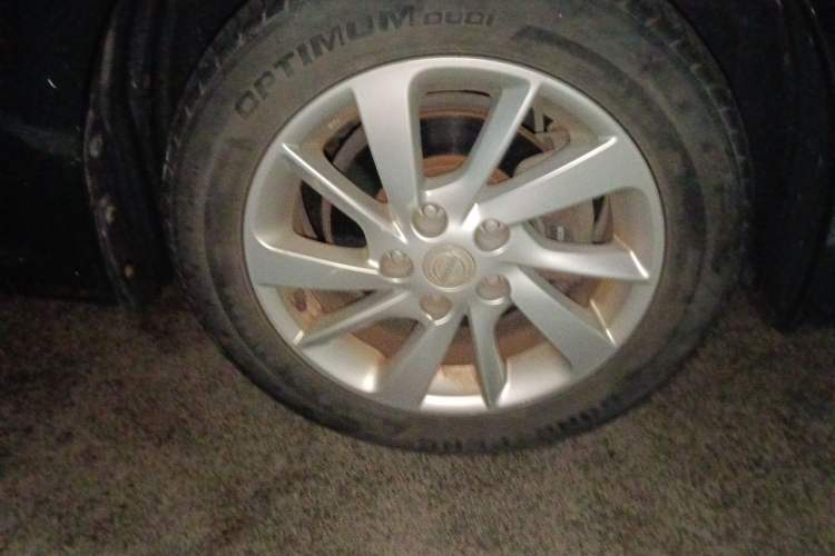 Used Nissan Sylphy 2012 1.6 XL Manual Luxury Edition Right Front Wheel Hub