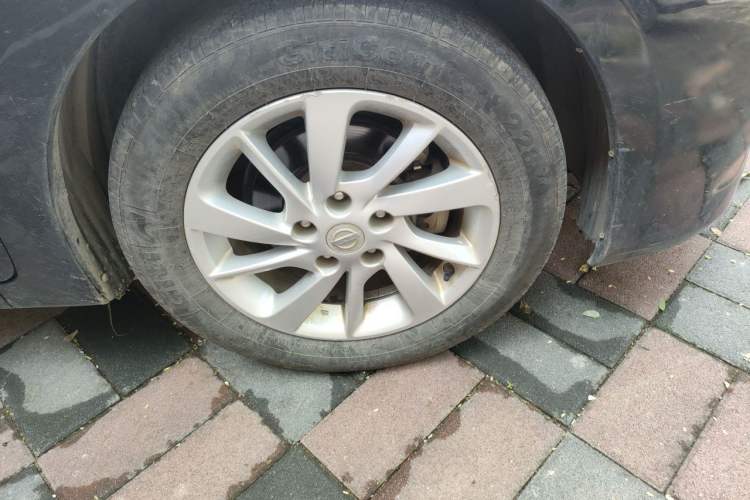 Used Nissan Sylphy 2012 1.6 XL CVT Luxury Edition Right Front Wheel Hub