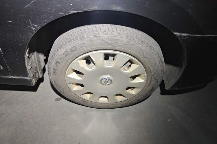 Used Nissan Sylphy 2012 Classic 1.6XE Manual Comfort Edition Right Front Wheel Hub