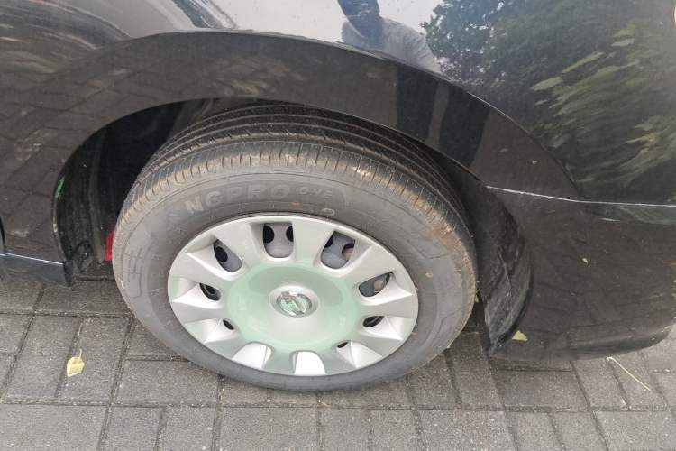 Used Nissan Sylphy 2012 Classic 1.6XE Manual Comfort Edition Right Front Wheel Hub