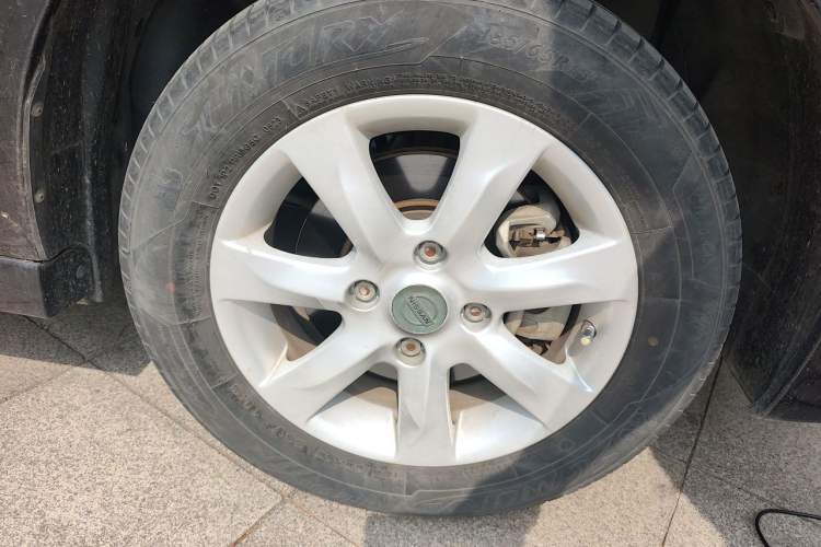 Used Nissan Sylphy 2012 Classic 1.6XE Manual Comfort Edition Right Front Wheel Hub