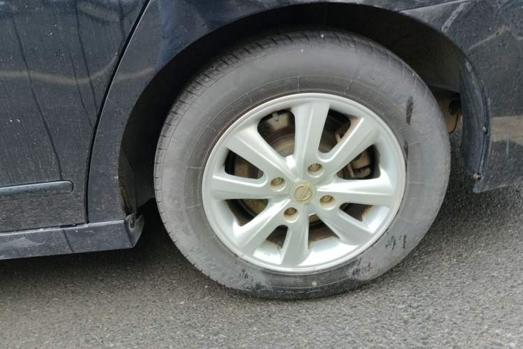 Used Nissan Sylphy 2012 Classic 1.6XE Manual Comfort Edition Right Front Wheel Hub