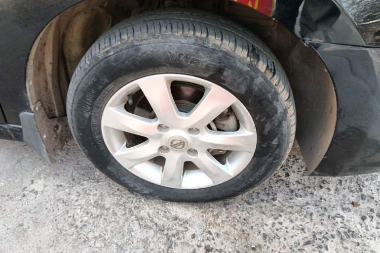 Used Nissan Sylphy 2012 Classic 1.6XE Manual Comfort Edition Right Front Wheel Hub