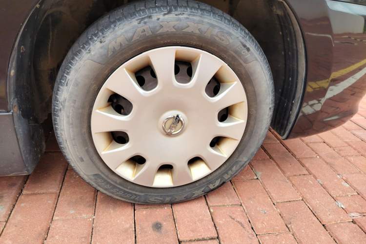 Used Nissan Sylphy 2012 Classic 1.6XE Manual Comfort Edition Right Front Wheel Hub