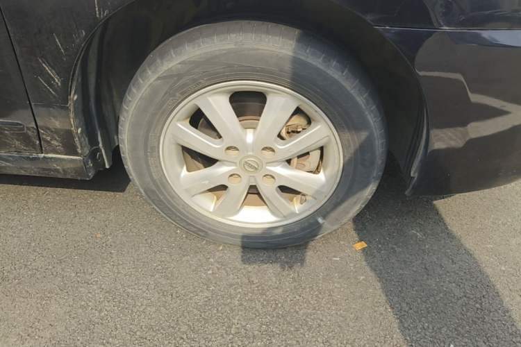 Used Nissan Sylphy 2012 Classic 1.6XE Manual Comfort Edition Right Front Wheel Hub