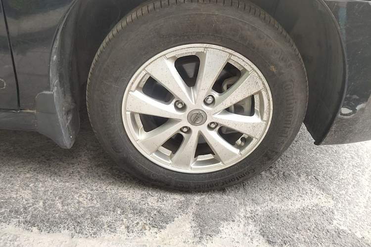 Used Nissan Sylphy 2012 Classic 1.6XE Manual Comfort Edition Right Front Wheel Hub