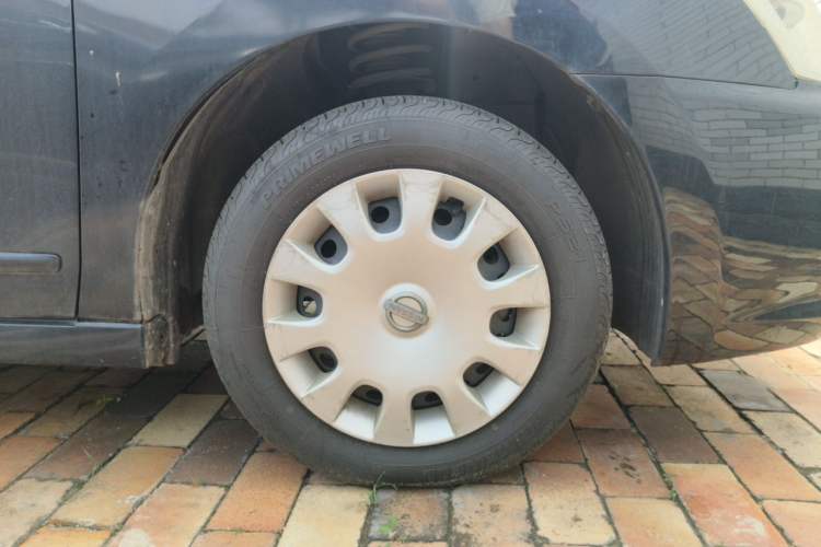 Used Nissan Sylphy 2012 Classic 1.6XE Manual Comfort Edition Right Front Wheel Hub