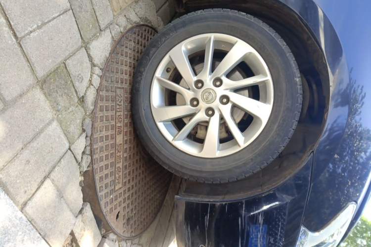 Used Nissan Sylphy 2012 1.6 XL CVT Luxury Edition Right Front Wheel Hub
