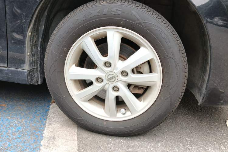 Used Nissan Sylphy 2012 Classic 1.6XE Manual Comfort Edition Right Front Wheel Hub