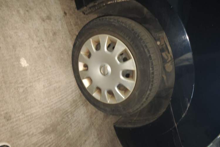 Used Nissan Sylphy 2012 Classic 1.6XE Manual Comfort Edition Right Front Wheel Hub