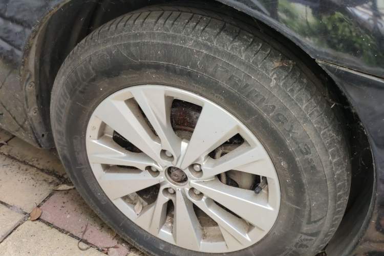 Used Nissan Sylphy 2012 1.6 XL CVT Luxury Edition Right Front Wheel Hub