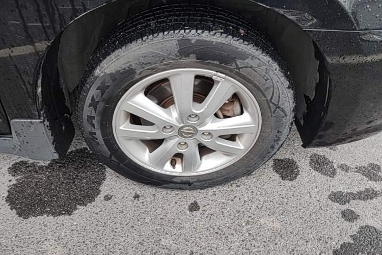 Used Nissan Sylphy 2012 Classic 1.6 XL Automatic Luxury Edition Right Front Wheel Hub