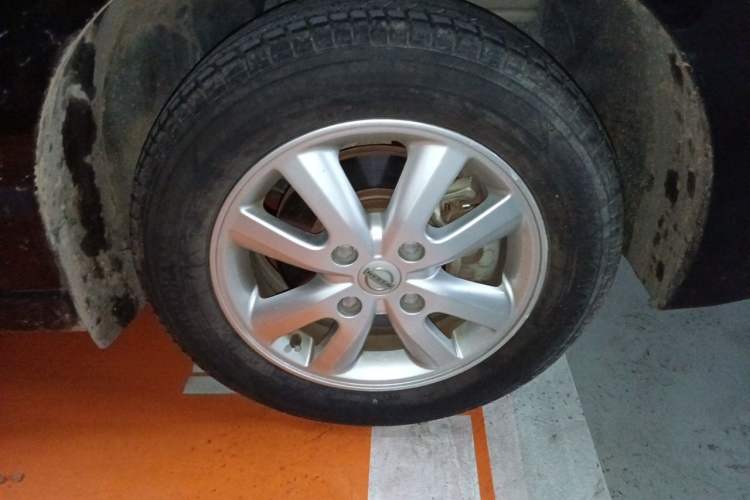 Used Nissan Sylphy 2012 Classic 1.6XE Manual Comfort Edition Right Front Wheel Hub