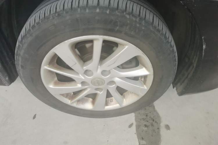 Used Nissan Sylphy 2012 1.6 XL Manual Luxury Edition Right Front Wheel Hub