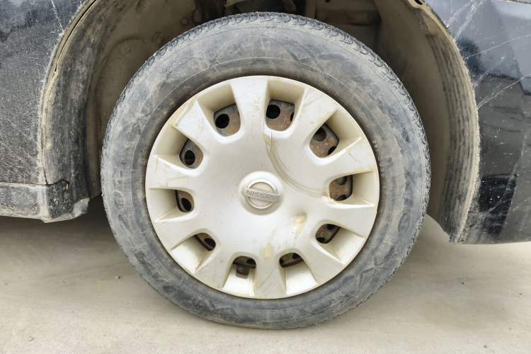 Used Nissan Sylphy 2012 Classic 1.6XE Manual Comfort Edition Right Front Wheel Hub