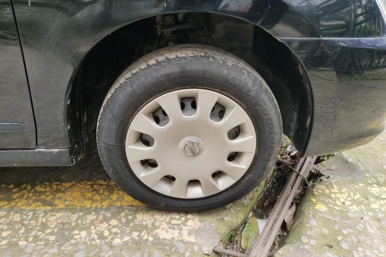 Used Nissan Sylphy 2012 Classic 1.6XE Manual Comfort Edition Right Front Wheel Hub