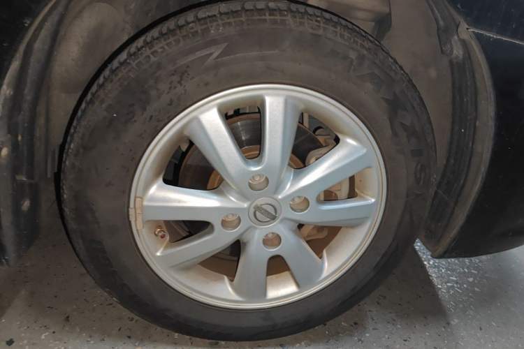Used Nissan Sylphy 2012 Classic 1.6XE Manual Comfort Edition Right Front Wheel Hub