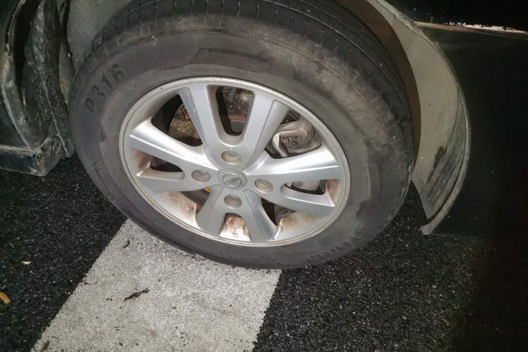 Used Nissan Sylphy 2012 Classic 1.6XE Manual Comfort Edition Right Front Wheel Hub