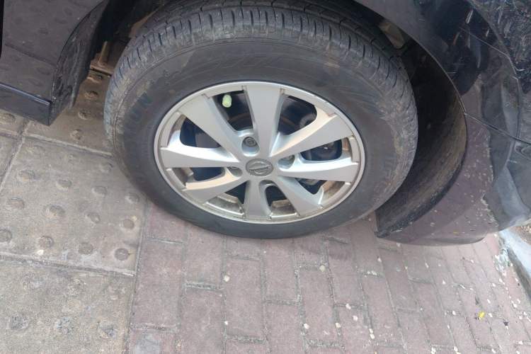 Used Nissan Sylphy 2012 Classic 1.6XE Manual Comfort Edition Right Front Wheel Hub