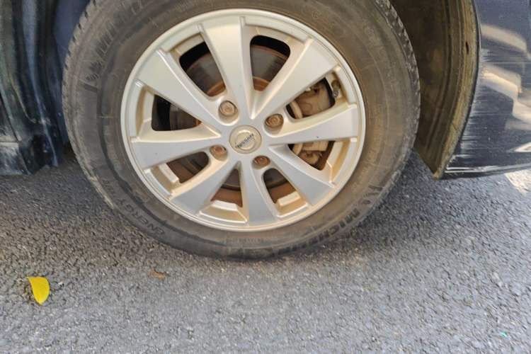 Used Nissan Sylphy 2012 Classic 1.6XE Manual Comfort Edition Right Front Wheel Hub