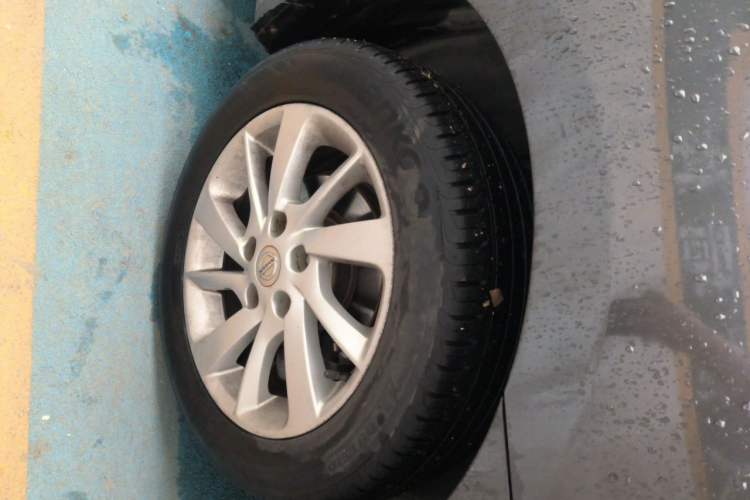 Used Nissan Sylphy 2012 1.6 XL Manual Luxury Edition Right Front Wheel Hub
