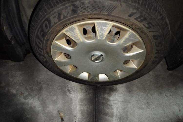Used Nissan Sylphy 2012 Classic 1.6XE Manual Comfort Edition Right Front Wheel Hub