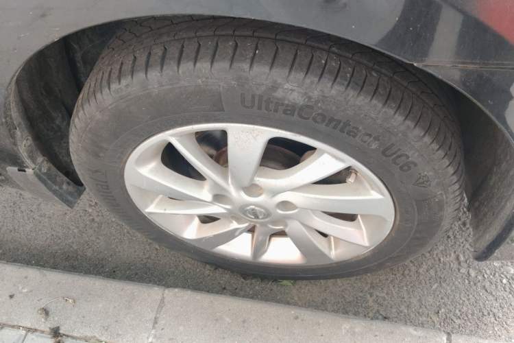 Used Nissan Sylphy 2012 1.6 XL Manual Luxury Edition Right Front Wheel Hub