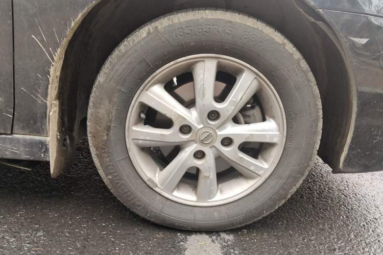 Used Nissan Sylphy 2012 Classic 1.6XE Manual Comfort Edition Right Front Wheel Hub