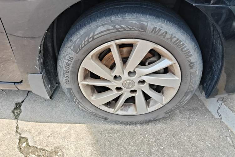 Used Nissan Sylphy 2012 1.6 XL CVT Luxury Edition Right Front Wheel Hub