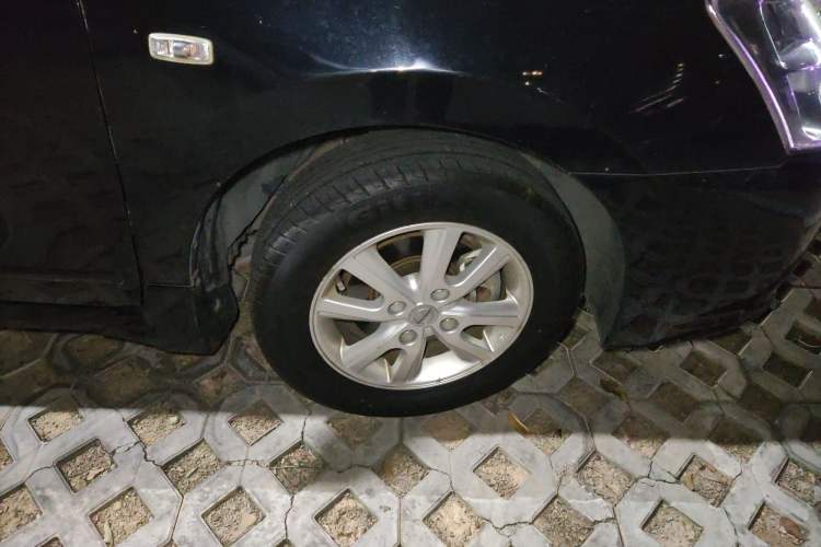 Used Nissan Sylphy 2012 Classic 1.6XE Manual Comfort Edition Right Front Wheel Hub